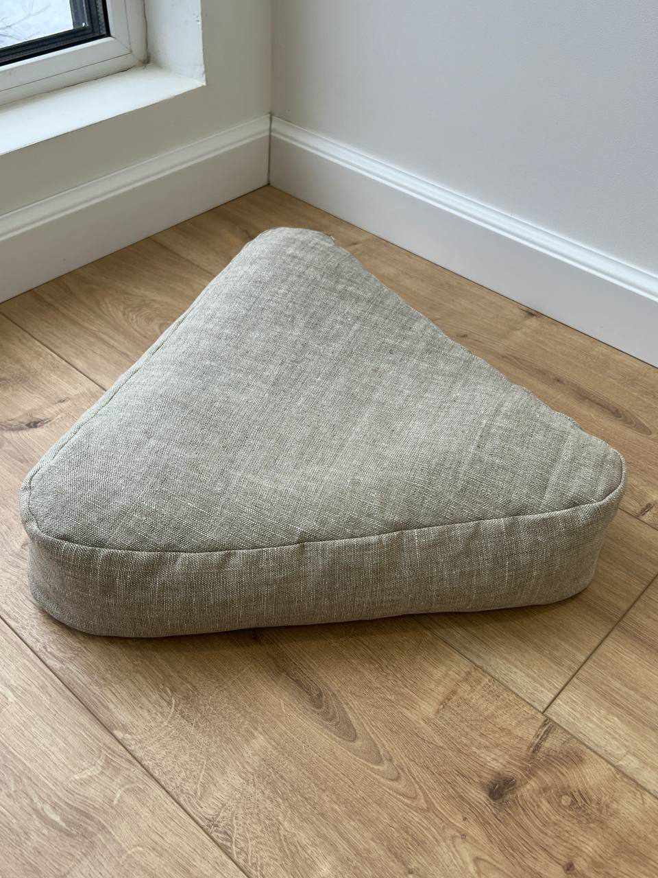 Triangular Linen floor cushion filled Buckwheat hulls /Organic Meditation cushion/ pillow seat/Meditation pillow for Yoga studio