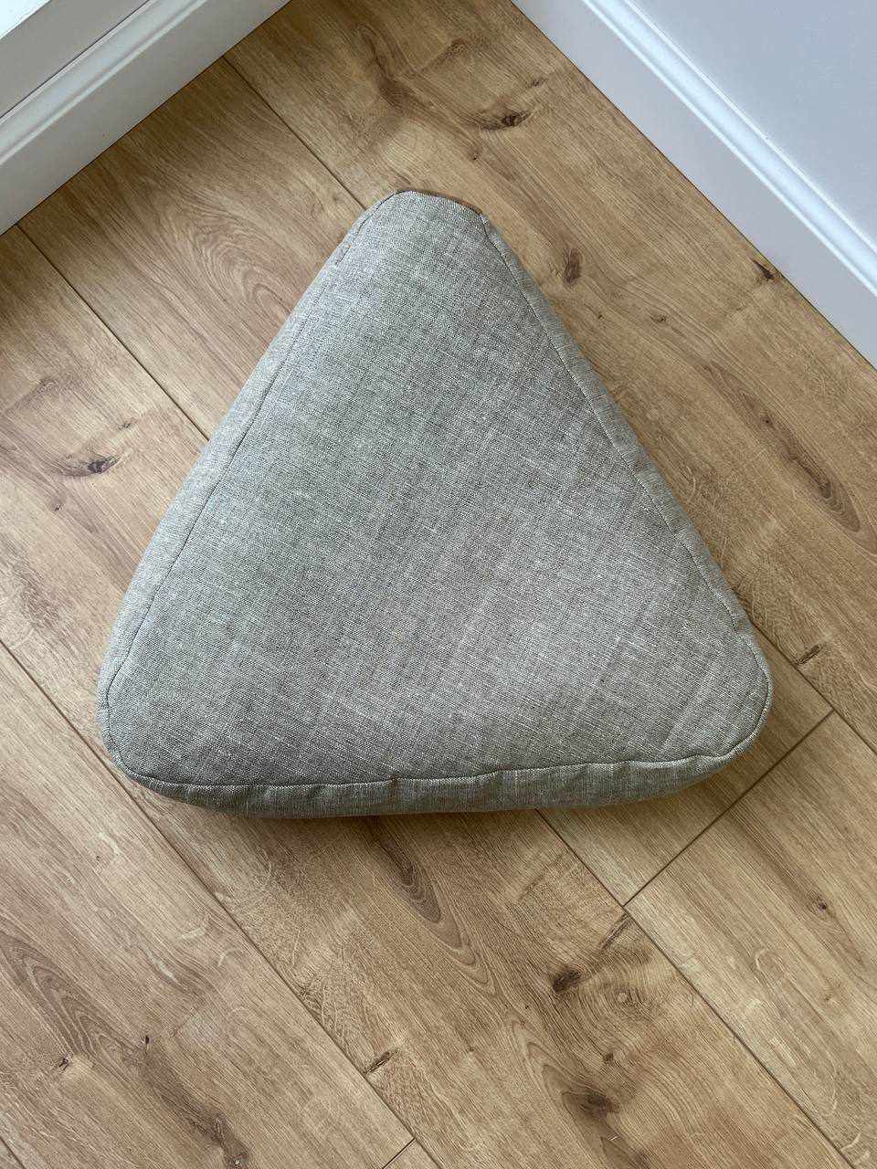 Triangular Linen floor cushion filled Buckwheat hulls /Organic Meditation cushion/ pillow seat/Meditation pillow for Yoga studio