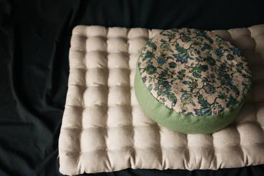 Zafu Linen floor cushion with Buckwheat hulls Organic Meditation