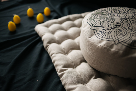Embroidery Zafu Linen floor cushion with Buckwheat hulls /Organic Meditation cushion/ pillow seat/Meditation pillow for Yoga studio