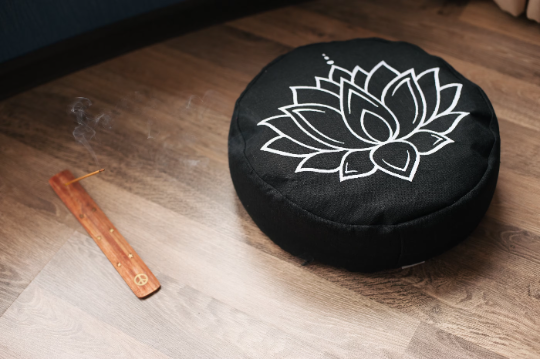 Zafu Linen meditation cushion with embroidery Lotus filled organic Buckwheat hulls meditation pillow yoga pillow decor pillow