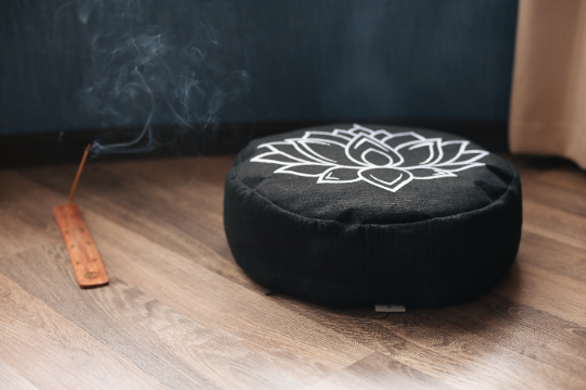 Zafu Linen meditation cushion with embroidery Lotus filled organic Buckwheat hulls meditation pillow yoga pillow decor pillow