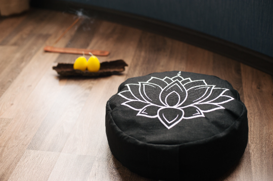 Zafu Linen meditation cushion with embroidery Lotus filled organic Buckwheat hulls meditation pillow yoga pillow decor pillow