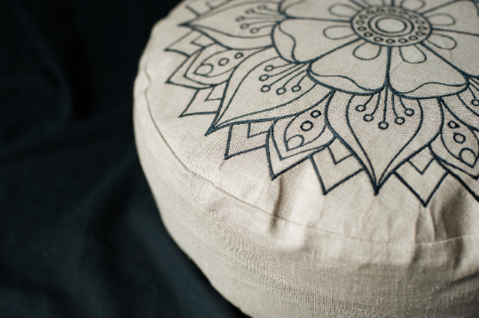 Gray Meditation Set Zafu & Zabuton with Buckwheat hulls Mandala Linen –  HempOrganicLife