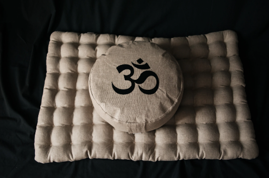 Embroidery Zafu OM Linen floor cushion with Buckwheat hulls /Organic Meditation cushion/ pillow seat/Meditation pillow for Yoga studioOm