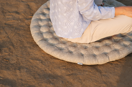 Round meditation cushion with Buckwheat hulls Linen Floor