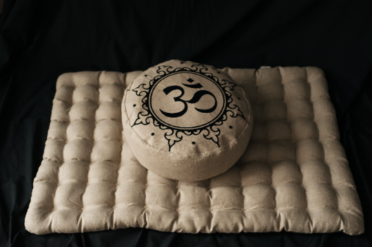 Embroidery Om Meditation Set Zafu & Zabuton with Buckwheat hulls Aum Linen Floor cushions Meditation pillow pouf PillowSeat Yoga