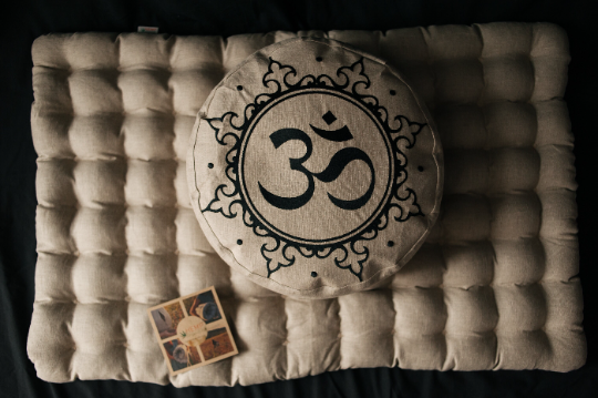 Embroidery Om Meditation Set Zafu & Zabuton with Buckwheat hulls Aum Linen Floor cushions Meditation pillow pouf PillowSeat Yoga