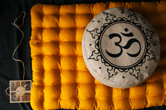 Embroidery Om Meditation Set Zafu & Zabuton with Buckwheat hulls Aum Linen Floor cushions Meditation pillow pouf PillowSeat Yoga