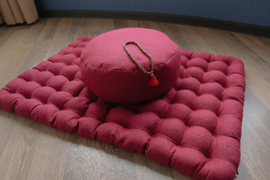 Maroon meditation cushions set Zafu and Zabuton with buckwheat hulls floor pillow Zen yoga space