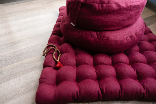 Maroon meditation cushions set Zafu and Zabuton with buckwheat hulls floor pillow Zen yoga space