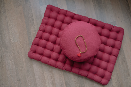 Maroon meditation cushions set Zafu and Zabuton with buckwheat hulls floor pillow Zen yoga space