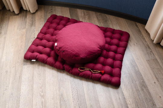 Maroon meditation cushions set Zafu and Zabuton with buckwheat hulls floor pillow Zen yoga space