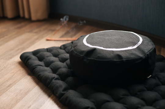 Black Meditation set of Zafu and Zabuton with white ring embroidery floor cushions with organic buckwheat hulls