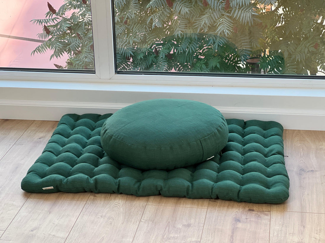 Leewadee Meditation Cushion Set – 1 Small Zafu Yoga Pillow and 1 Small  Roll-Up Zabuton Mat