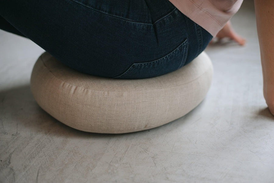 Round meditation cushion with Buckwheat hulls Linen Floor